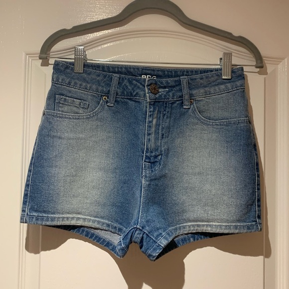 BDG (Urban Outfitters) high rise denim short shorts, size 26W - Picture 1 of 3